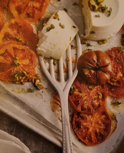 Ofentomaten mit Ricotta und Knäckebrot