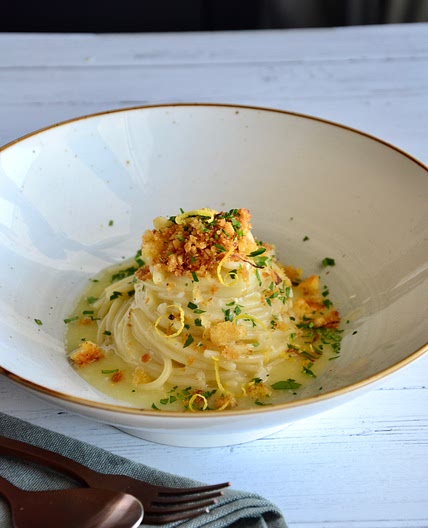 Spaghetti aglio e olio (garlic, oil and chilly spaghetti)