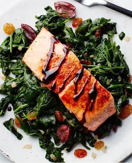 Balsamic salmon with cherry tomatoes and spinach