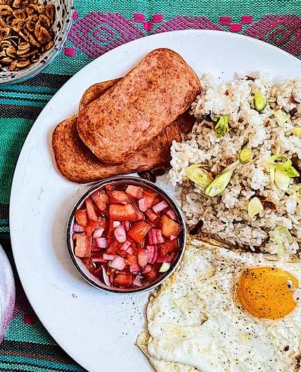 Spamsilog with sawsawan (Spam and fried garlic rice with vinegar sauce)
