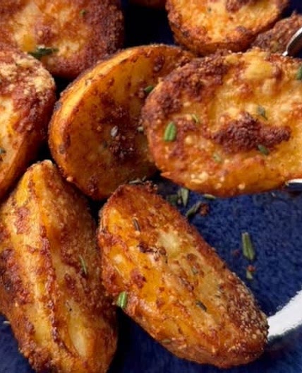 Air Fryer Crispy Parmesan & Butter Potatoes