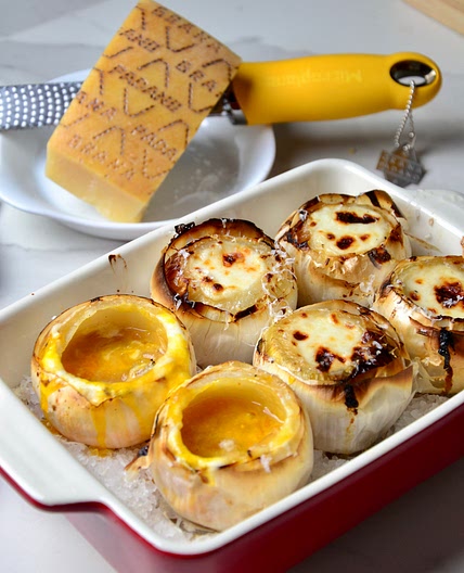 Stuffed onions with Grana Padano cheese and black truffle