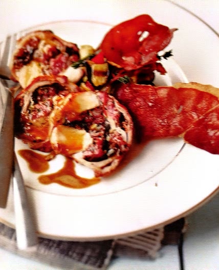 Râbles de lapin farcis en robe de lard de pays