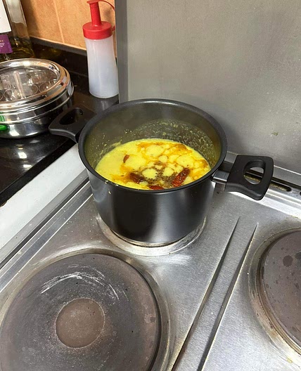 Tomato dal