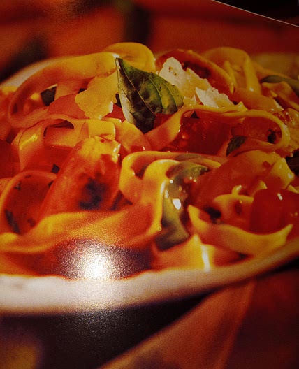 Fettuccine with sweet peppers and onions
