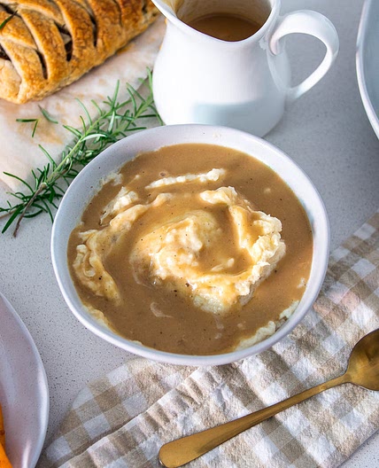 MASHED POTATOES & MUSHROOM GRAVY