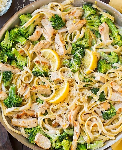 Pasta with grilled chicken and broccoli