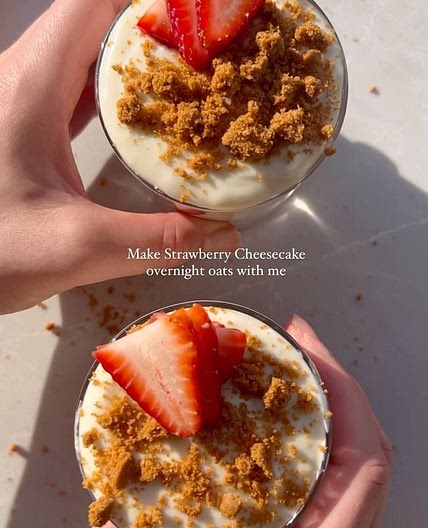 Strawberry Cheescake Overnight Oats