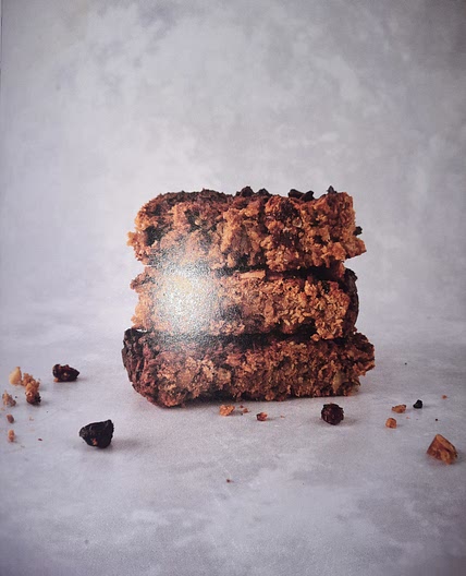 Peanut bitter and berry flapjacks