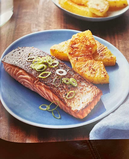 Seared salmon fillets with ginger-caramelized pineapple