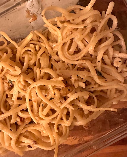 Walnut and parsley linguine 