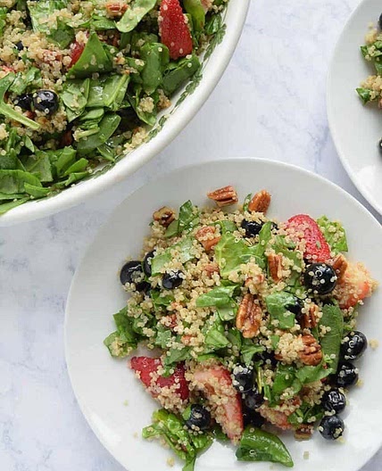Quinoa Salad with Spinach and Berries