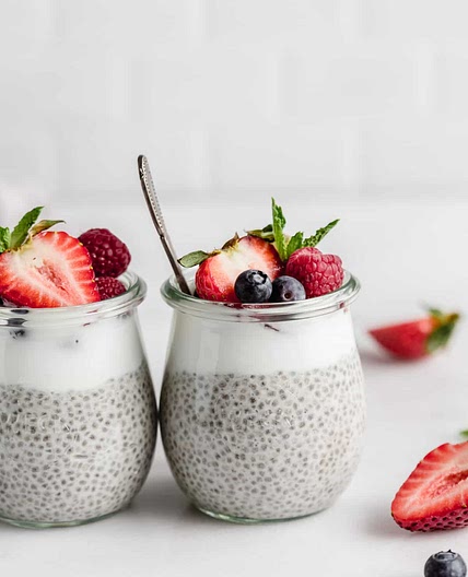 Protein pudding with fruits and nuts