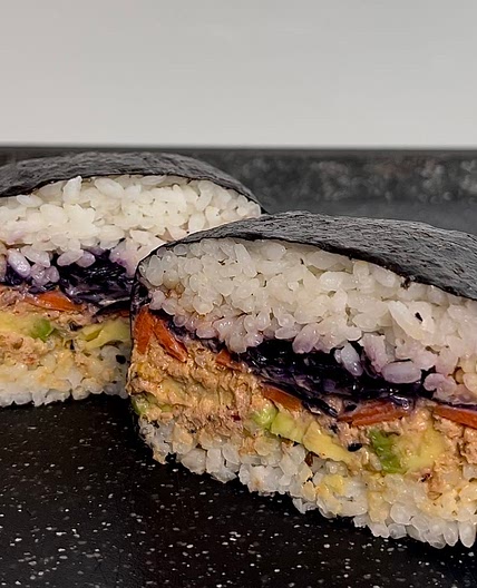 Tuna onigirazu