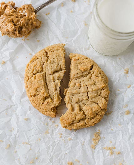 Crumbl 🙀 Classic Peanut Butter Cookies