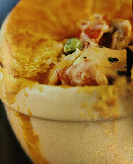 Chicken, ham and mushroom crusty puff pies