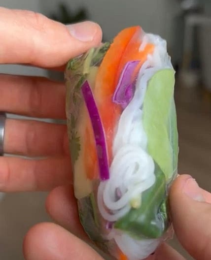 Spring rolls w peanut sauce 