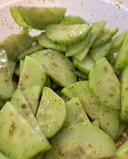 Dill-Gurkensalat