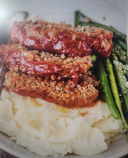 Meartloaf, Mashed Potatoes, Green Beans