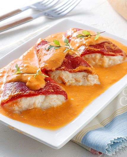Pimientos del piquillo rellenos de bacalao