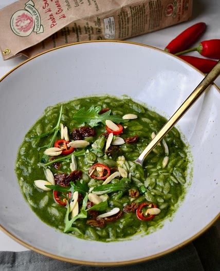 ITALIANO - Orzo con cicoria, uvetta, peperoncino e mandorle