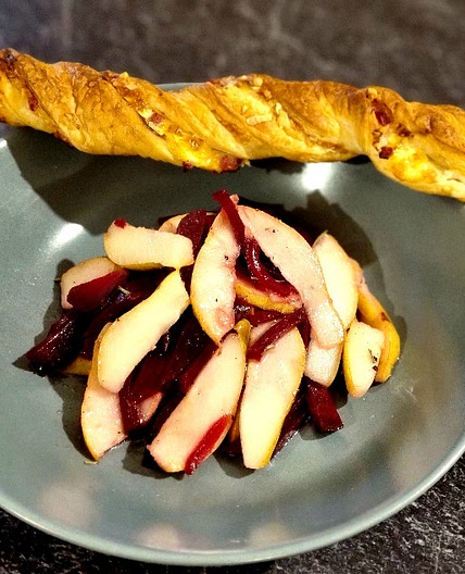 Rote Bete Salat mit Schinken-Käse-Stange