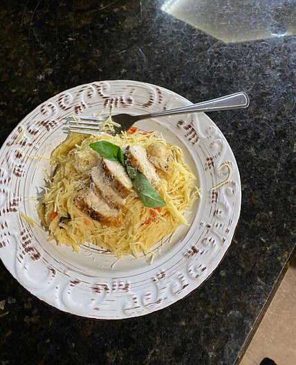 Tomatoe and basil chicken pasta 