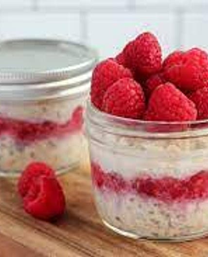 Raspberry overnight oats