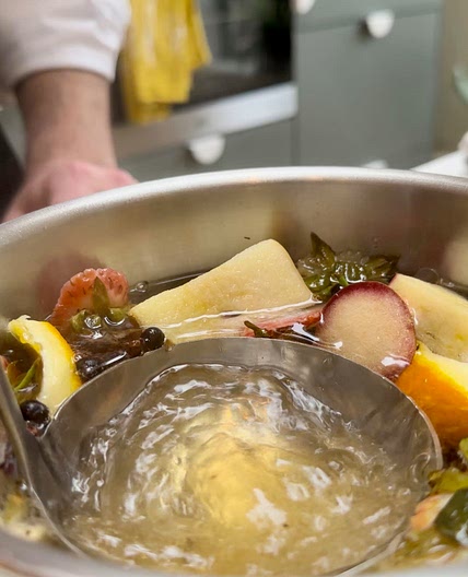 Mulled cider made from fruit peelings, Zero waste!