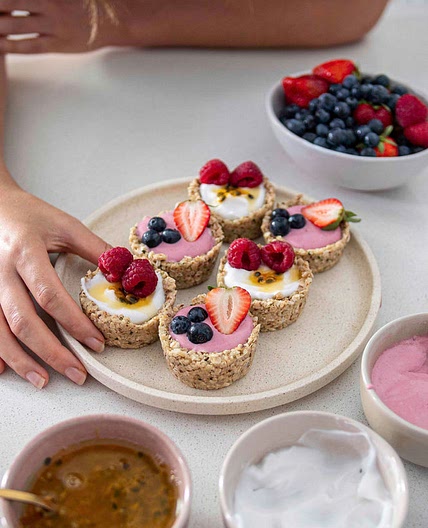 NO-BAKE, EASY OAT YOGURT CUPS