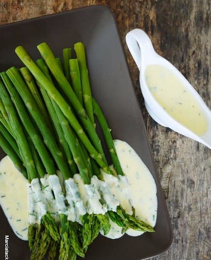 Asperges vertes, sauce "Paulette"