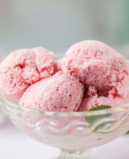 Homemade Fresh Strawberry Ice Cream