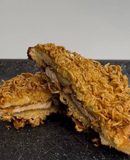Chicken instant noodles sandwich