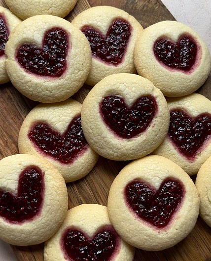 Heart thumbprint cookies 💖
