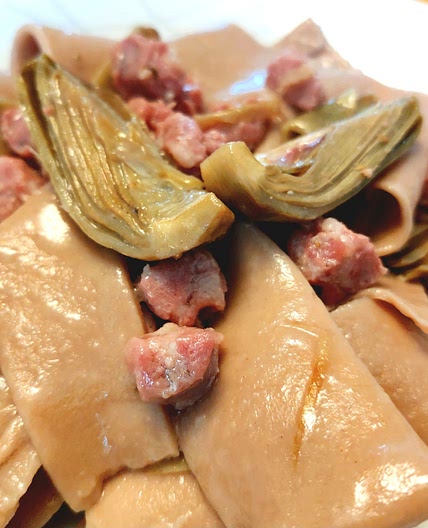 Chestnut pasta - Artichoke and sausage