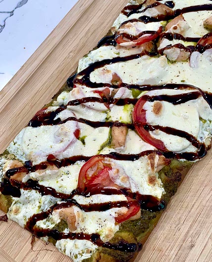Pesto chicken flatbread 