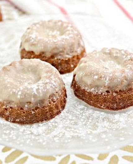 Keto Mini Butter Cakes with Lemon Glaze