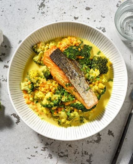 Bowl de lentilles corail au saumon & brocoli