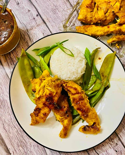 Grilled chicken satay bowl with peanut sauce