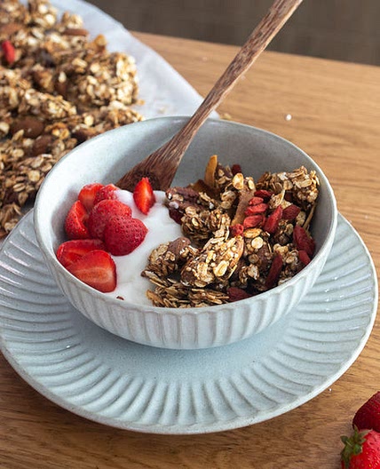 OIL-FREE VEGAN GRANOLA