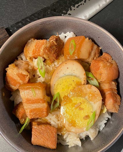 Let’s make Thịt Kho Trứng (or Vietnamese Caramelized Pork Belly)🥘 Growing up, my mom’s thịt kho trứng was a very important part of my childhood. Though it is more commonly served during Tết, or Vietnamese new year, my family ate it so much it was a staple