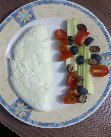 Clara de huevo con ensalada