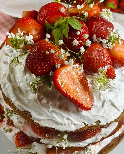 Gluten and Sugar Free Strawberry Cake 🍓