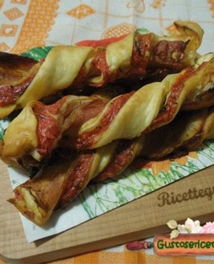 Torciglioni pasta sfoglia bacon e zucchine - Gustose ricette di cucina
