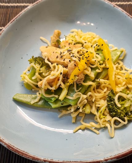 Asiatische Brokkoli-Schnitzel-Pfanne