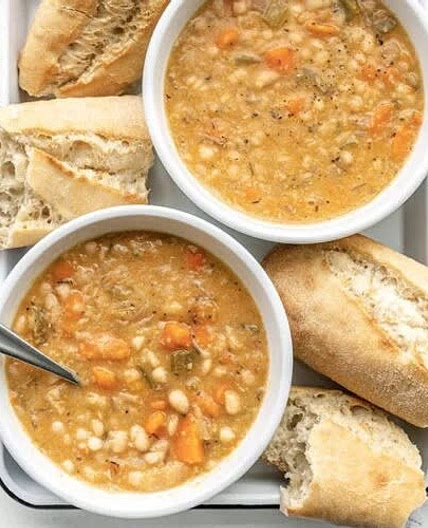 White Bean & Chicken Crockpot Soup