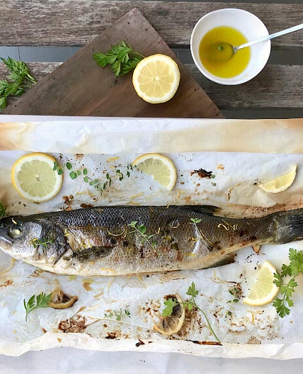 Greek Fish en papillote with oregano and lemon in 25 min.