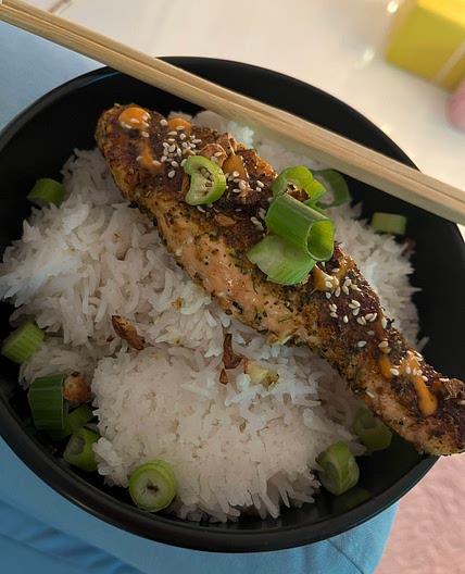 Yummi garlic salmon with rice