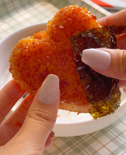 Gochujang Cheesy Rice Balls (Spicy Yaki Onigiri)