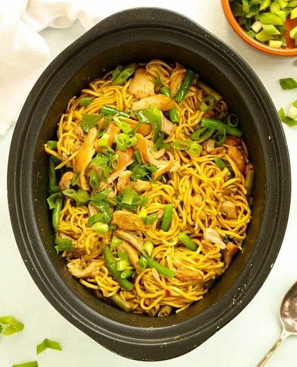 Slow Cooker Chicken Noodles with Curry Sauce